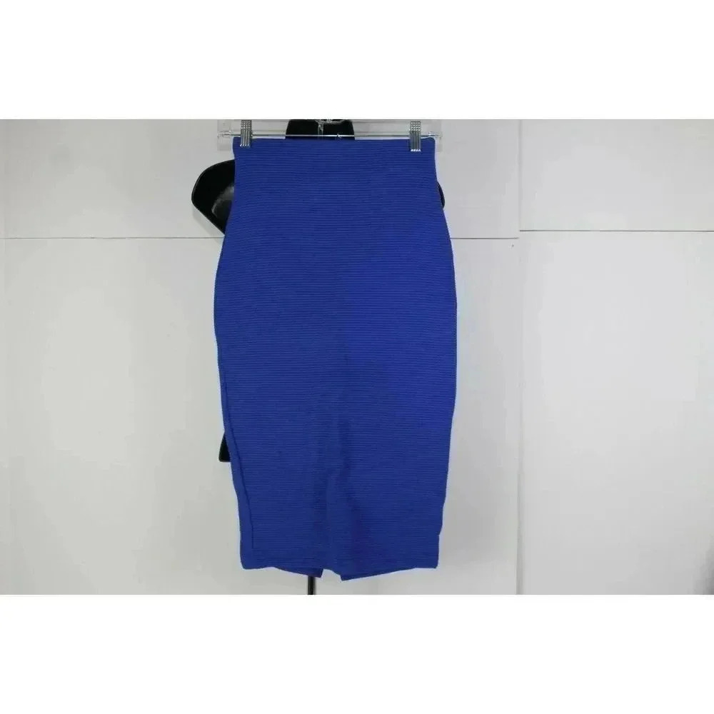 ladies NWT bebe skirt size S/P